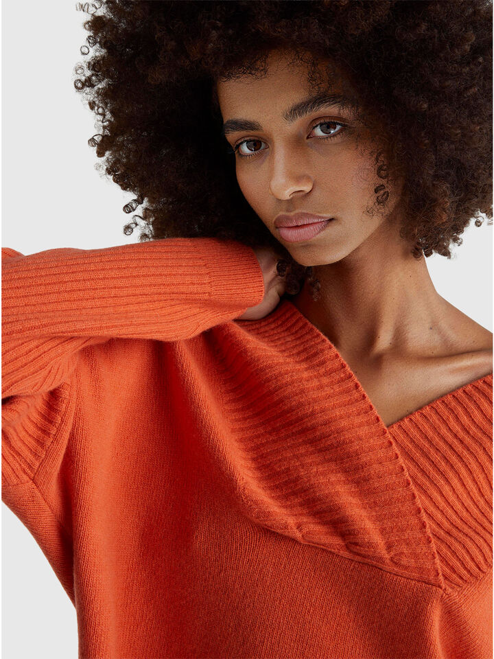 V NECK SWEATER L/S Women image number 4